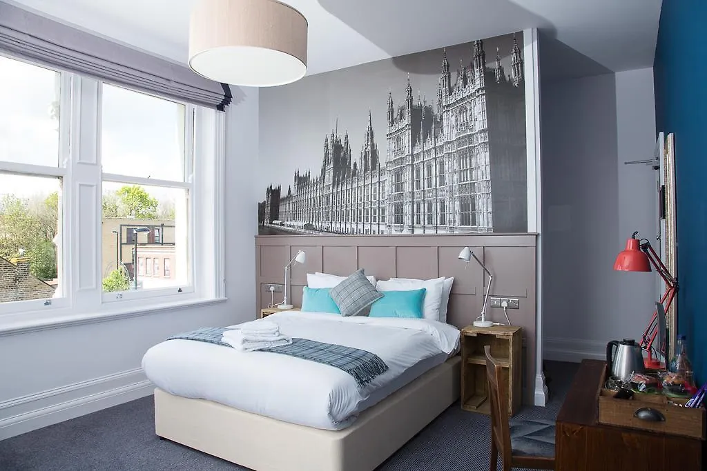***  The Station Hotel London United Kingdom